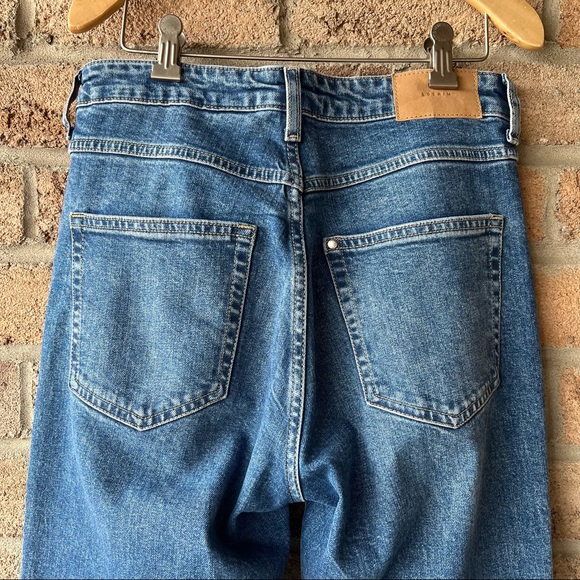 H&M | Blue high rise straight leg trending fall winter classic jean - Picture 5 of 15